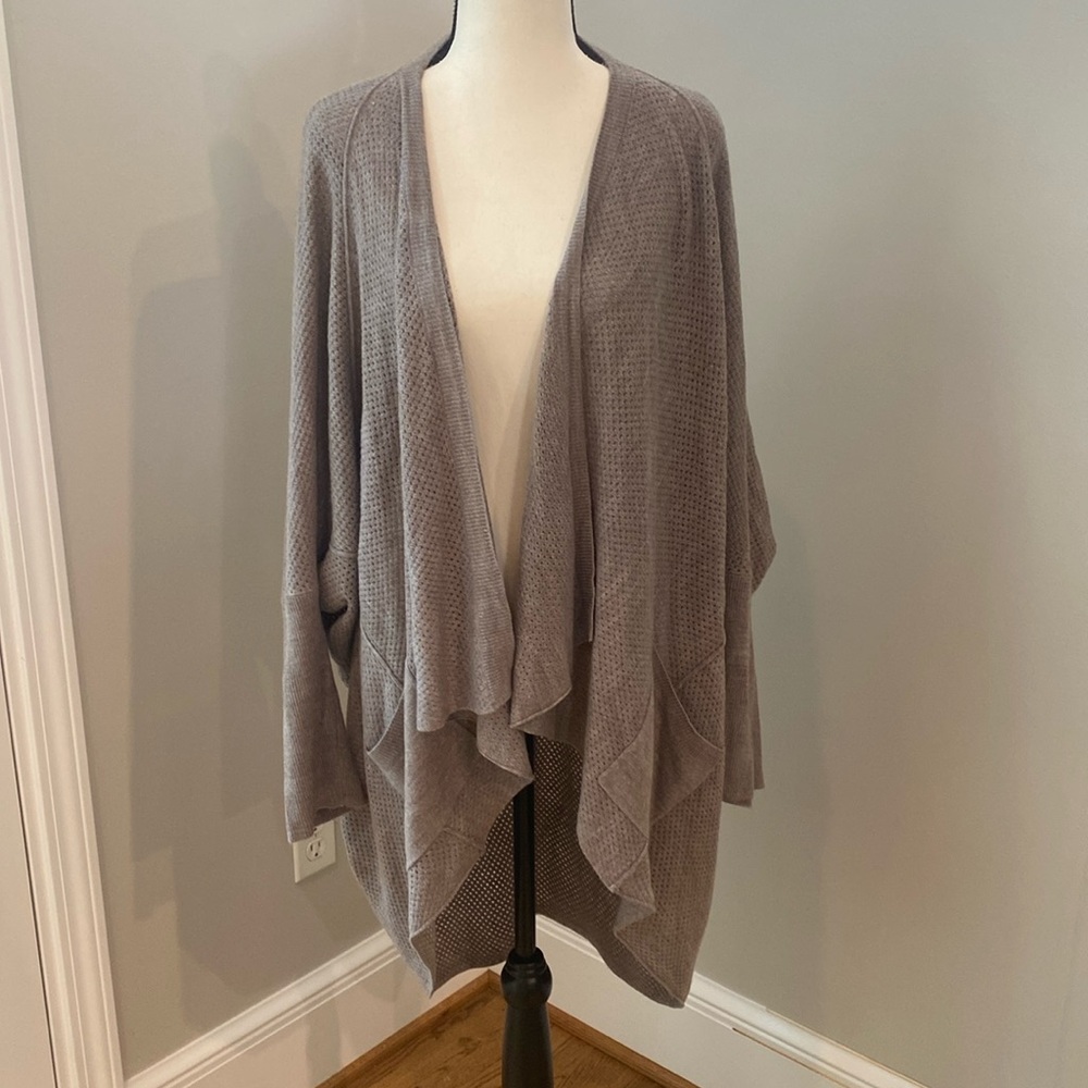 NWT Evereve lightweight slouchy cardigan neutral L braeve latte batwing layer